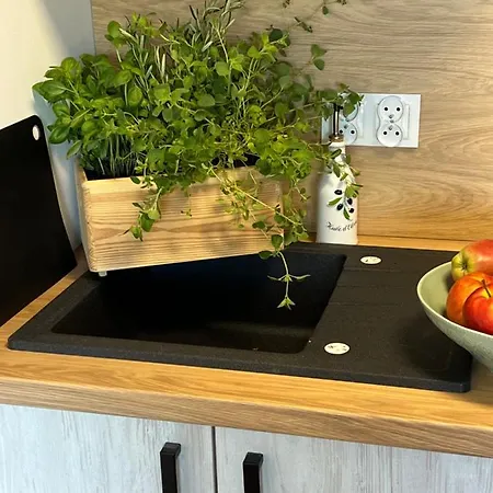 Sunshine - 650 Metrow Od Plazy 미엘렌코