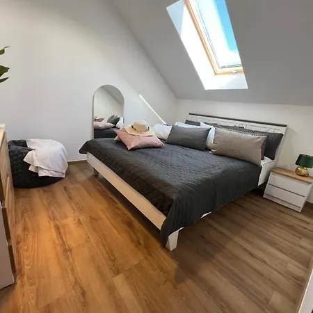 Sunshine - 650 Metrow Od Plazy