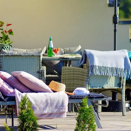 Sunshine - 650 Metrow Od Plazy