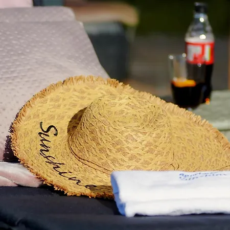 Sunshine - 650 Metrow Od Plazy