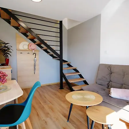 Sunshine - 650 Metrow Od Plazy