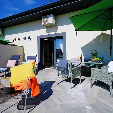 Sunshine - 650 Metrow Od Plazy 아파트