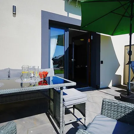 Sunshine - 650 Metrow Od Plazy