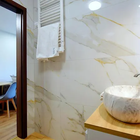 아파트 Sunshine - 650 Metrow Od Plazy 미엘렌코