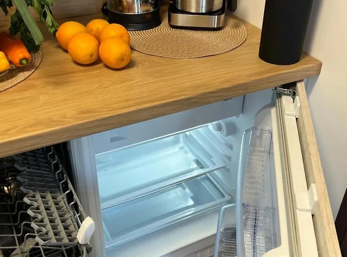 Sunshine - 650 Metrow Od Plazy Apartment Mielenko