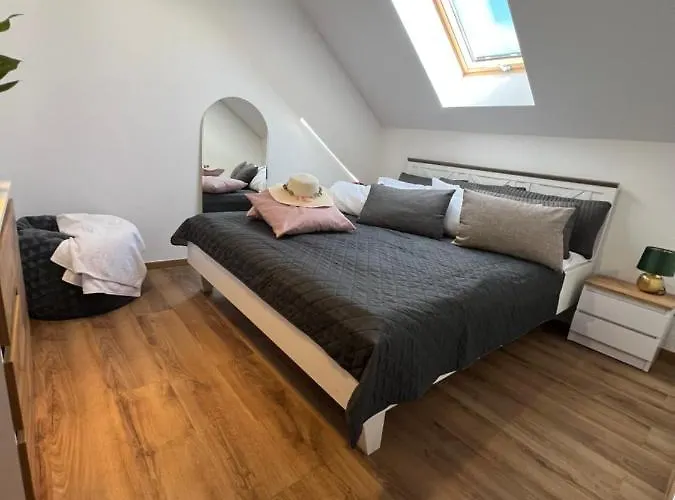 Sunshine - 650 Metrow Od Plazy